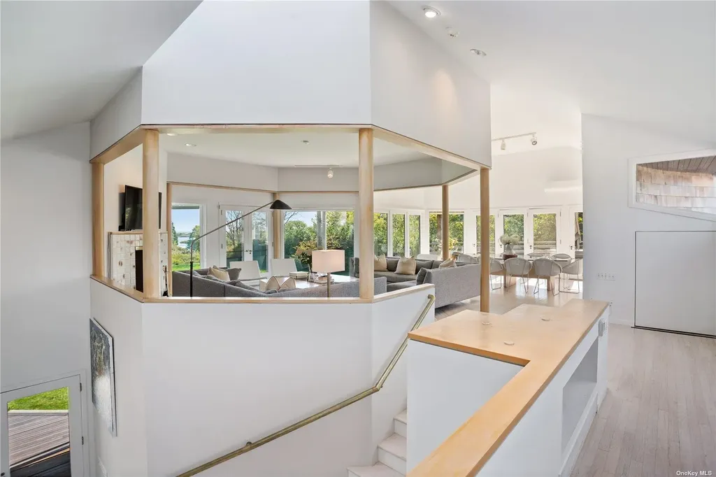 33 Ocean Avenue East Hampton NY 11937