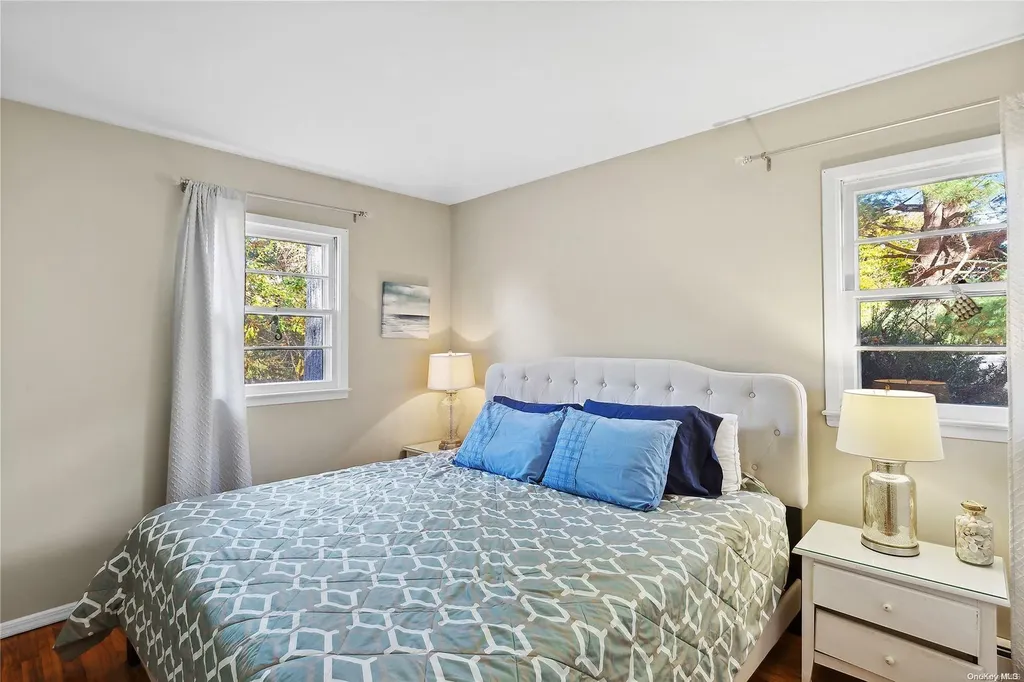 21 Old Squiretown Road Hampton Bays NY 11946