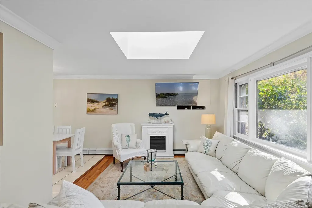 21 Old Squiretown Road Hampton Bays NY 11946
