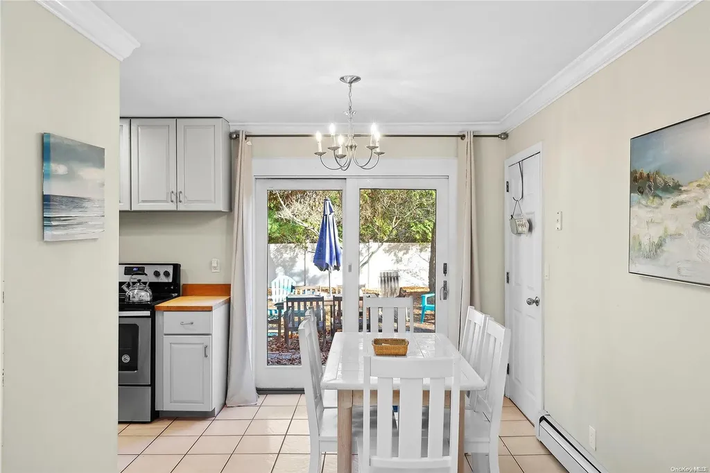 21 Old Squiretown Road Hampton Bays NY 11946
