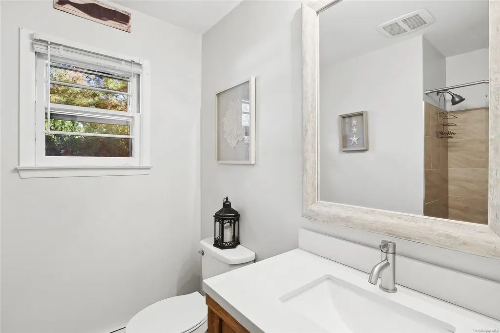 21 Old Squiretown Road Hampton Bays NY 11946