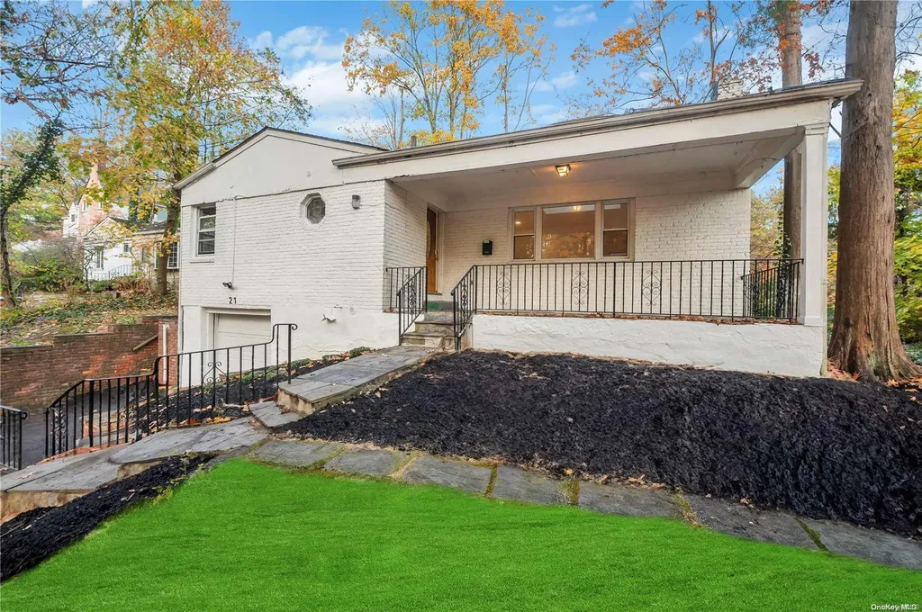 21 Ravine Road Great Neck NY 11023