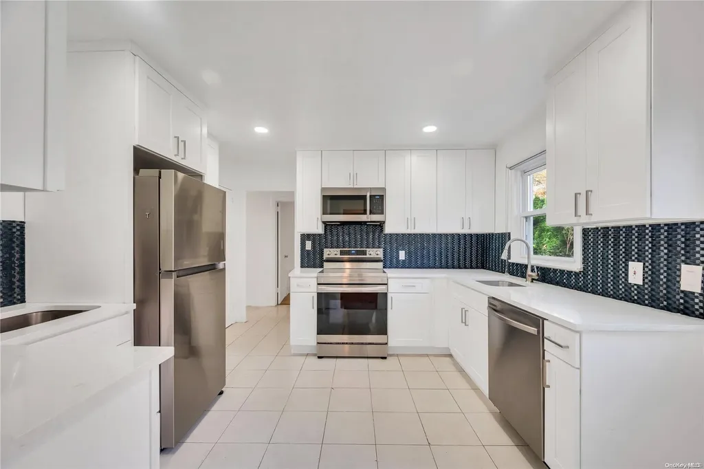 21 Ravine Road Great Neck NY 11023