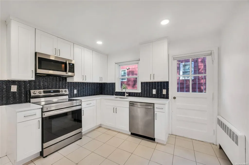 21 Ravine Road Great Neck NY 11023
