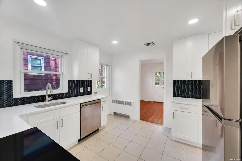 21 Ravine Road Great Neck NY 11023