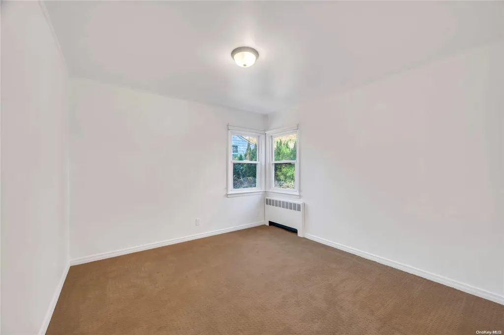 21 Ravine Road Great Neck NY 11023