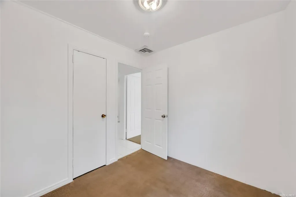 21 Ravine Road Great Neck NY 11023