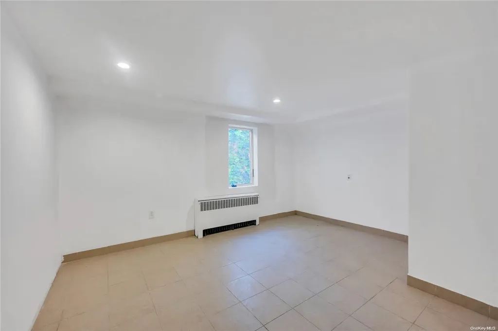 21 Ravine Road Great Neck NY 11023