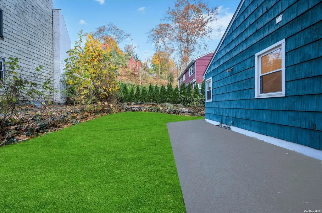 21 Ravine Road Great Neck NY 11023