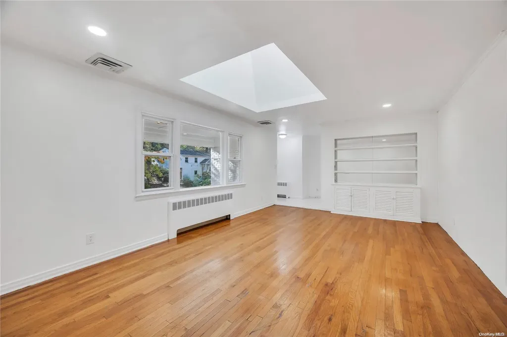 21 Ravine Road Great Neck NY 11023