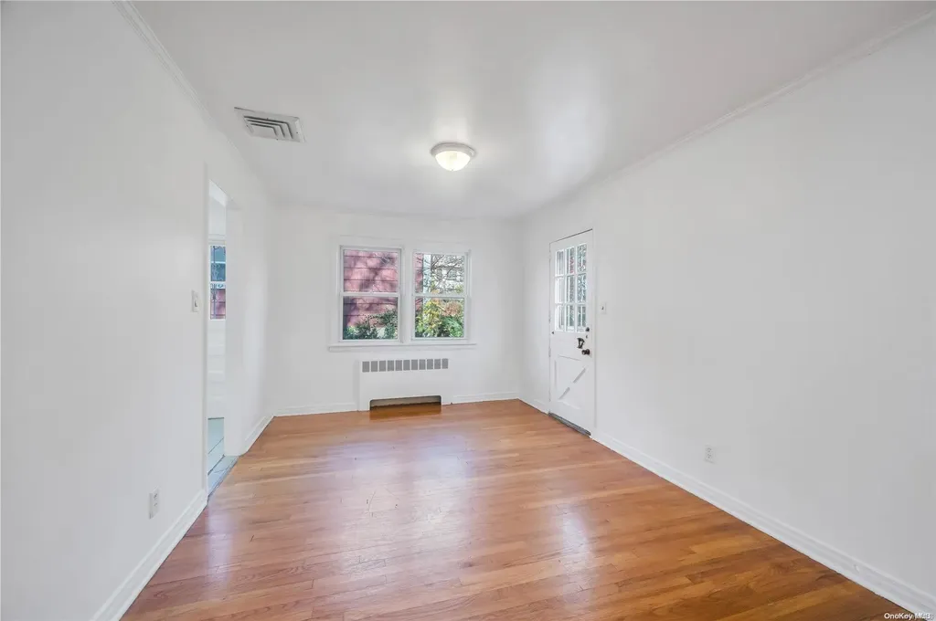 21 Ravine Road Great Neck NY 11023