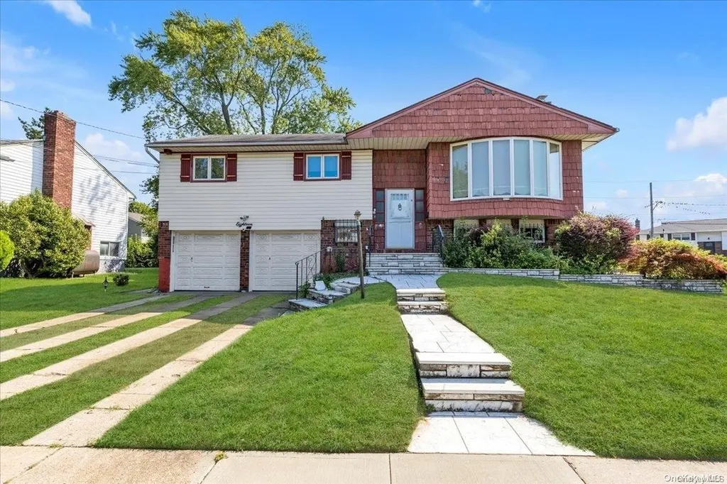 18 Page Drive Hicksville NY 11801