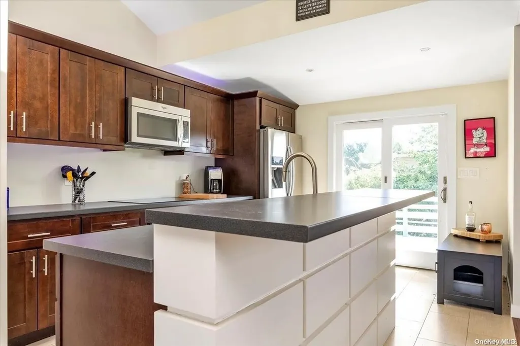 18 Page Drive Hicksville NY 11801