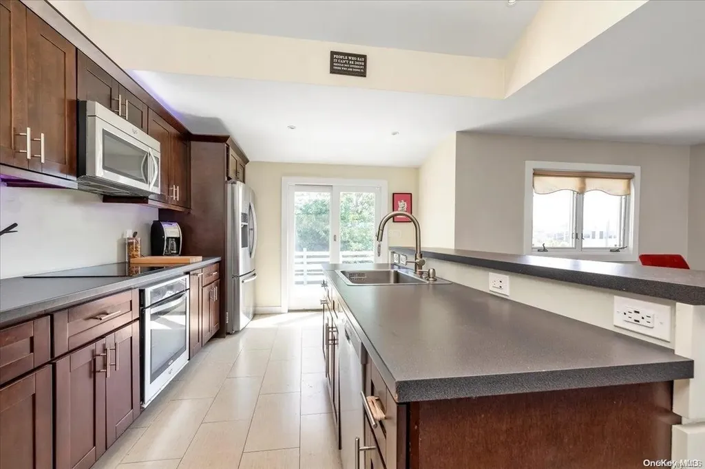 18 Page Drive Hicksville NY 11801