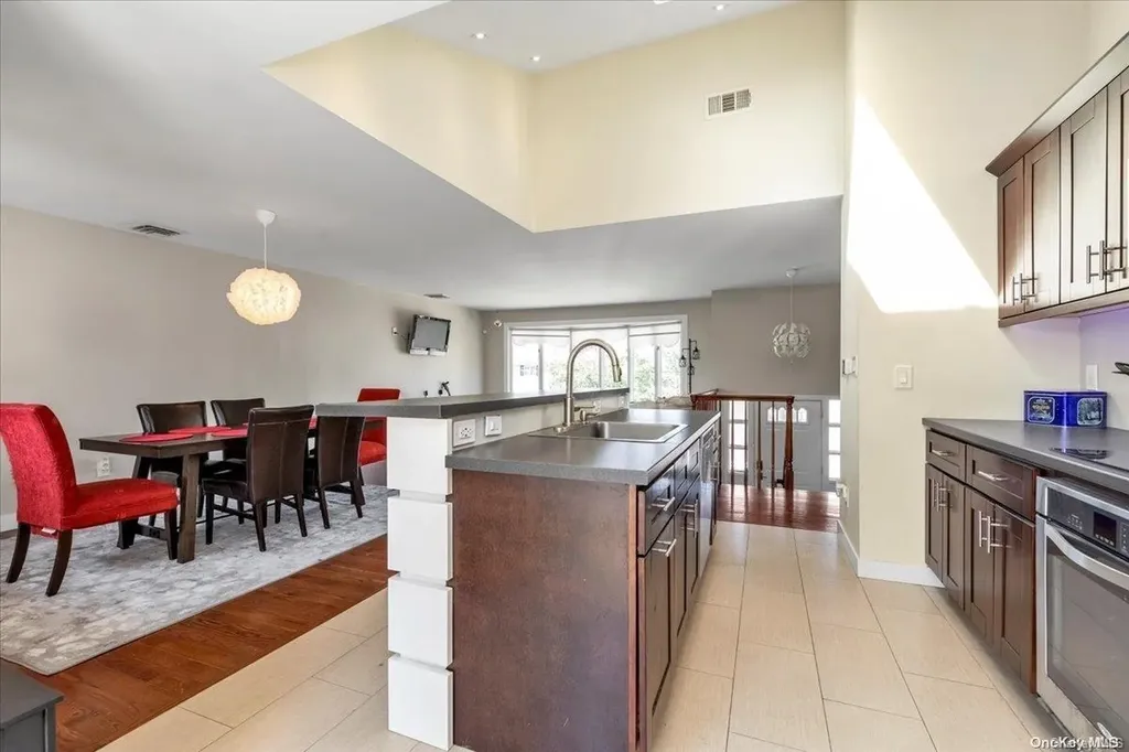 18 Page Drive Hicksville NY 11801