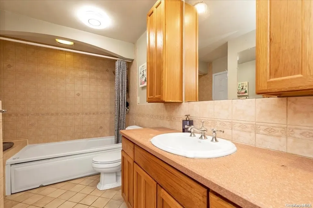 18 Page Drive Hicksville NY 11801