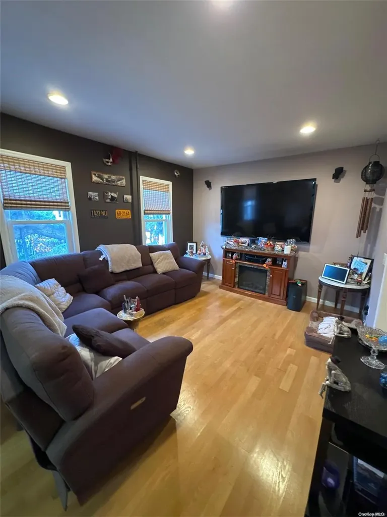 255 Spring Street Lawrence NY 11559