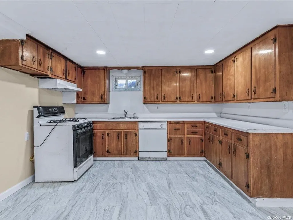 245 Rockaway Parkway Valley Stream NY 11580