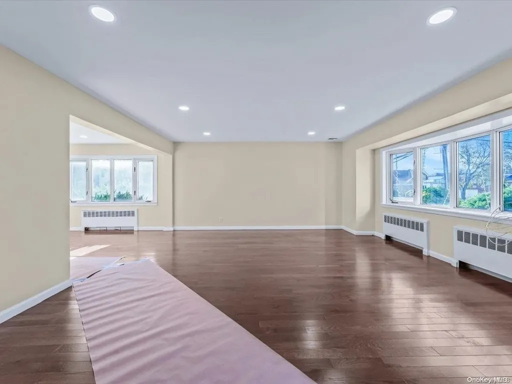 245 Rockaway Parkway Valley Stream NY 11580