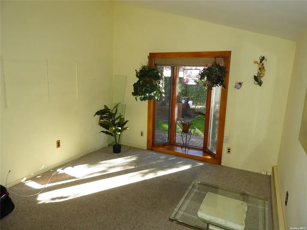 180 Tremont Road Lindenhurst NY 11757