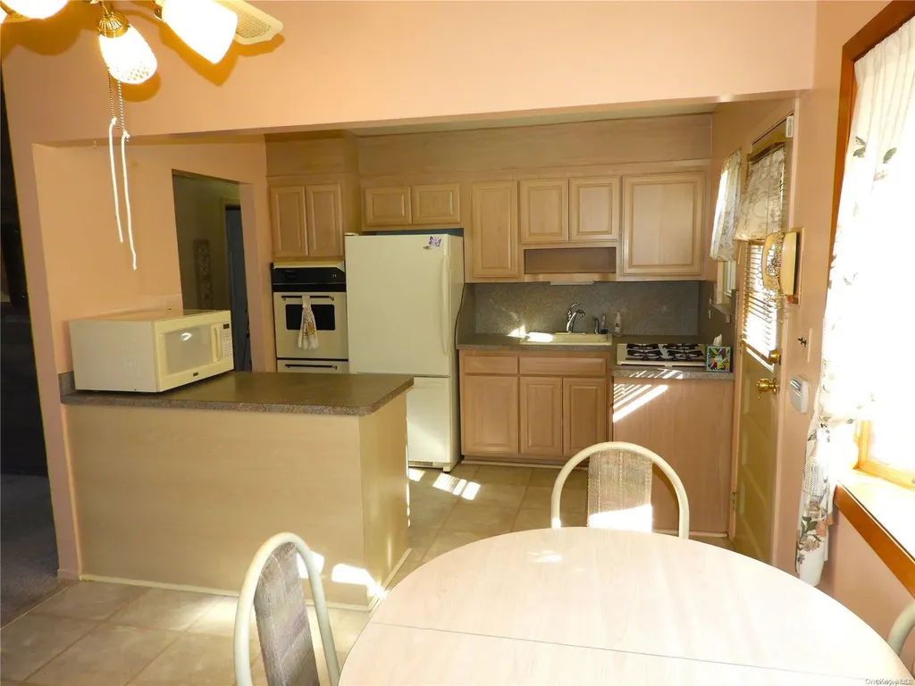 180 Tremont Road Lindenhurst NY 11757