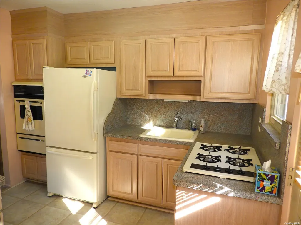 180 Tremont Road Lindenhurst NY 11757