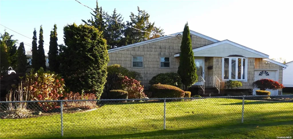 180 Tremont Road Lindenhurst NY 11757