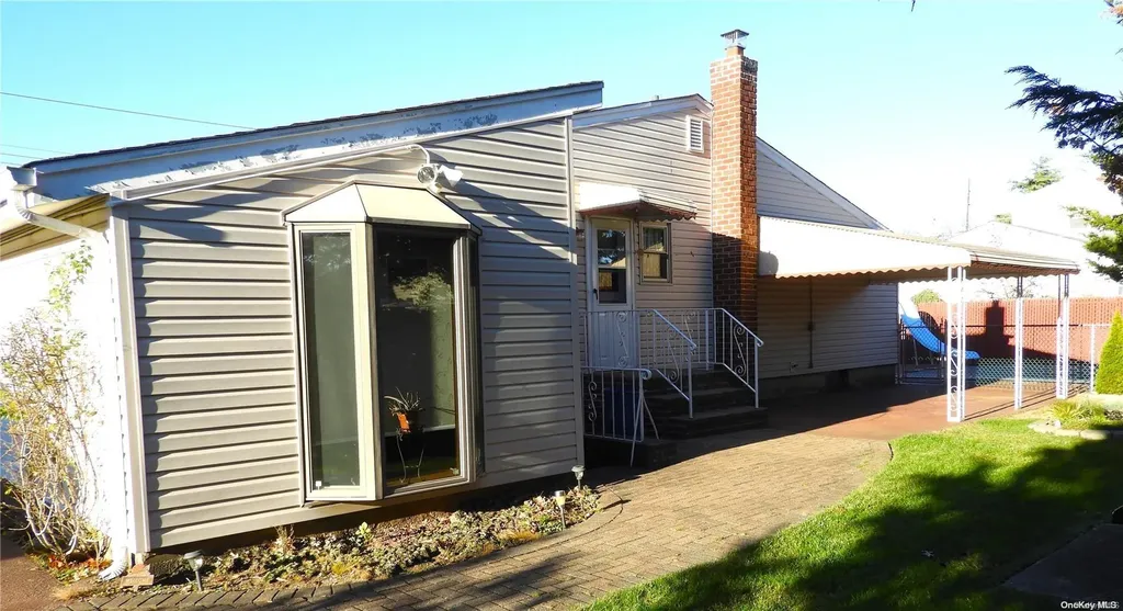 180 Tremont Road Lindenhurst NY 11757