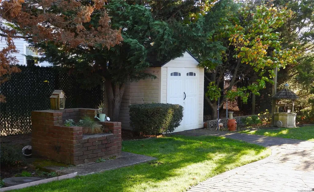 180 Tremont Road Lindenhurst NY 11757