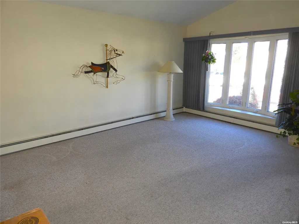 180 Tremont Road Lindenhurst NY 11757