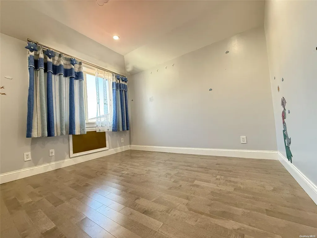 17-33 150th Street Whitestone NY 11357