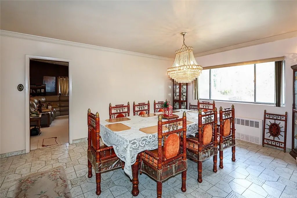 20 Rolling Hill Road Old Westbury NY 11568