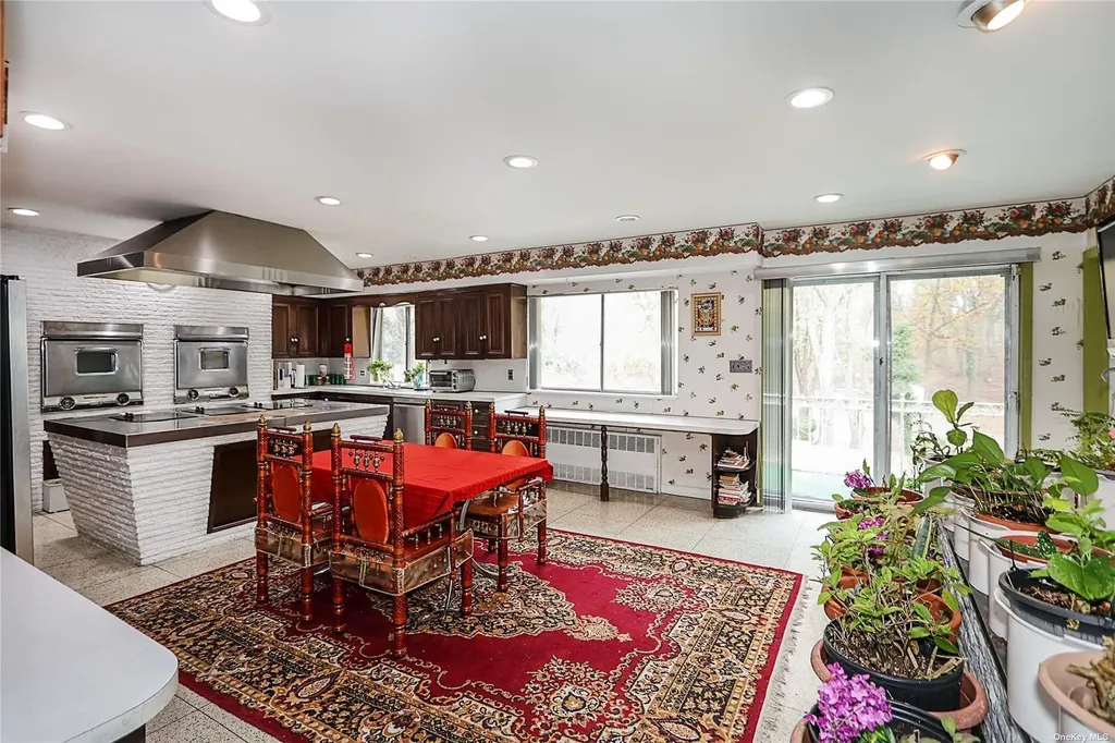 20 Rolling Hill Road Old Westbury NY 11568
