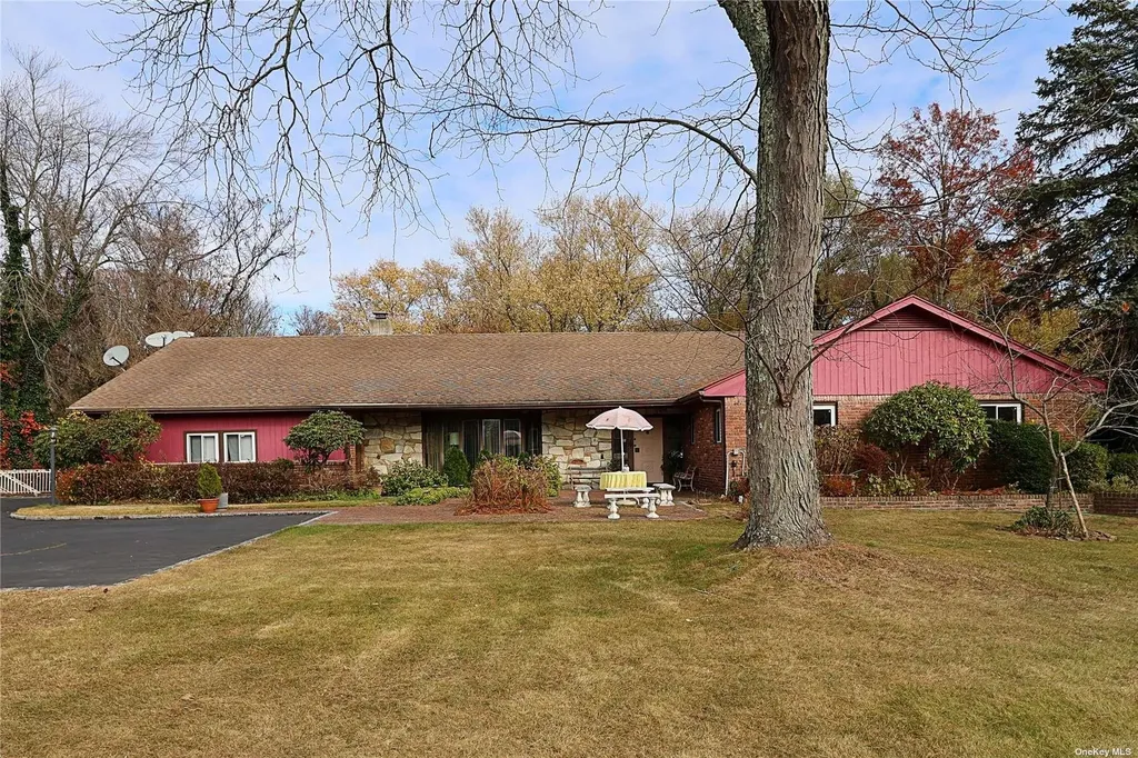 20 Rolling Hill Road Old Westbury NY 11568