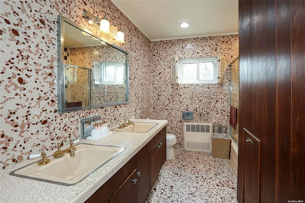 20 Rolling Hill Road Old Westbury NY 11568