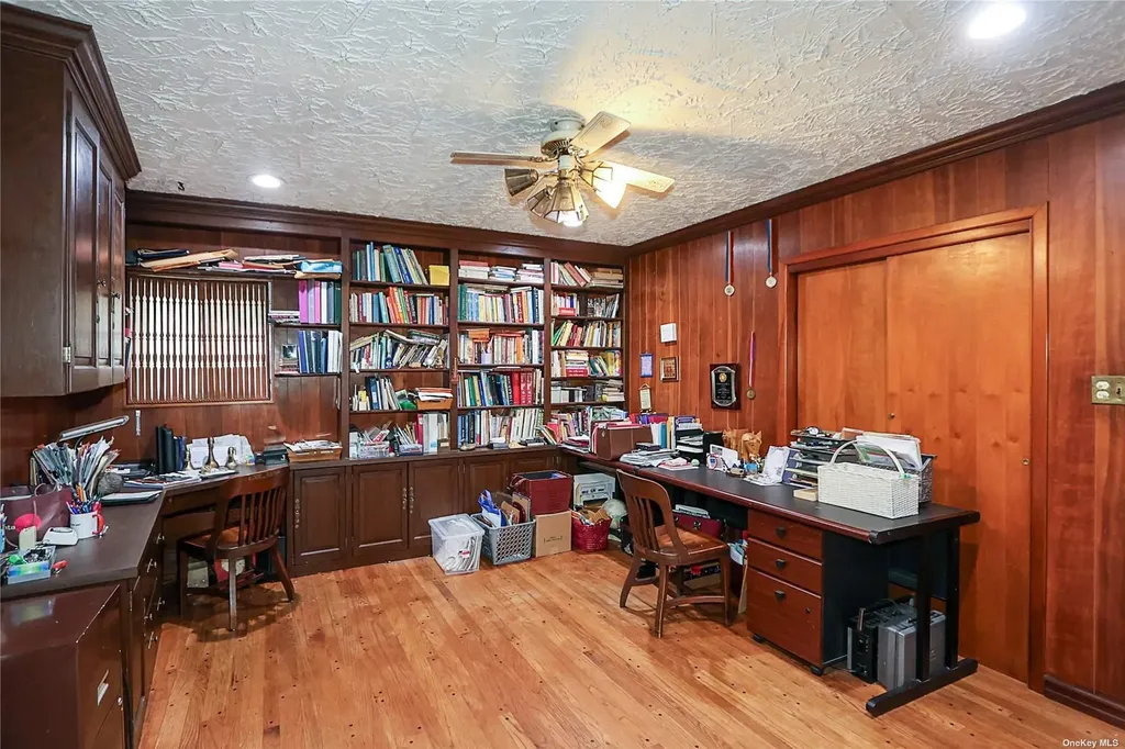 20 Rolling Hill Road Old Westbury NY 11568