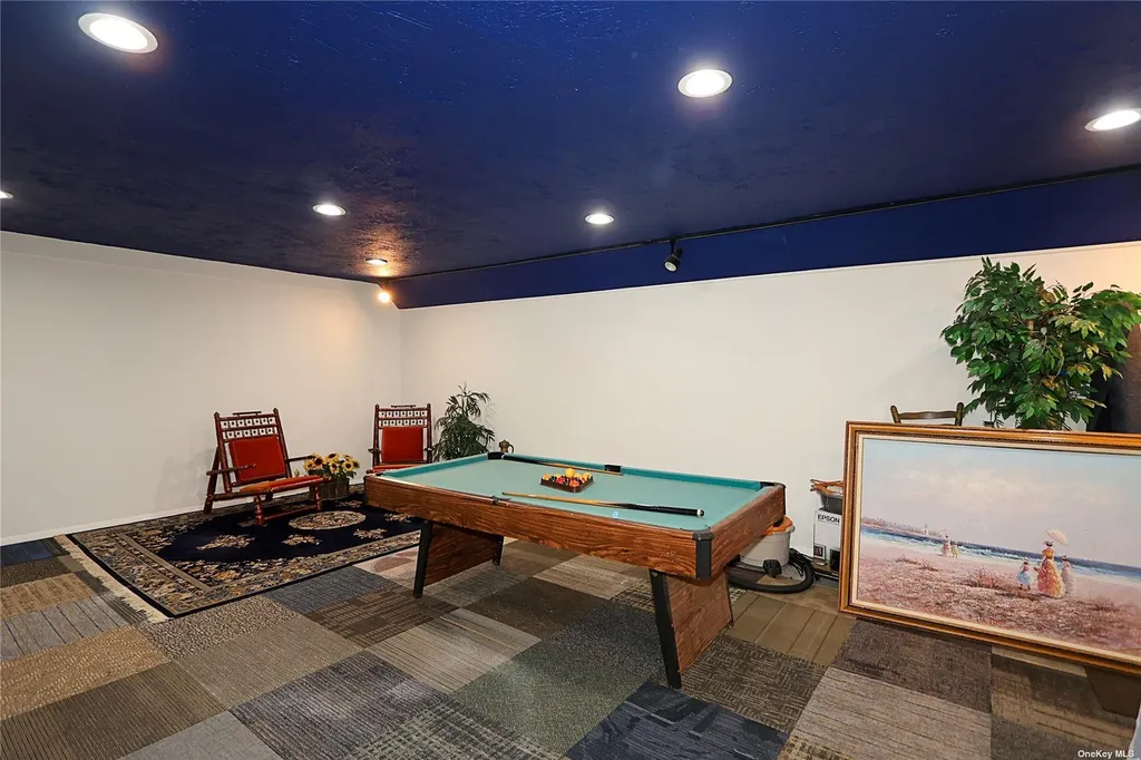 20 Rolling Hill Road Old Westbury NY 11568
