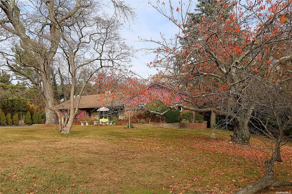 20 Rolling Hill Road Old Westbury NY 11568