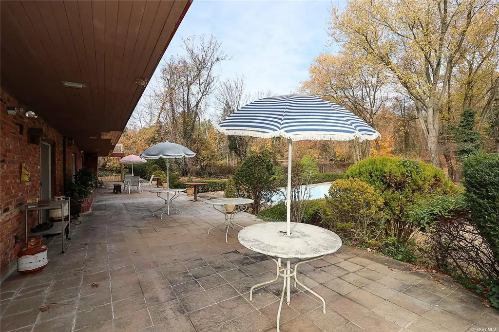 20 Rolling Hill Road Old Westbury NY 11568