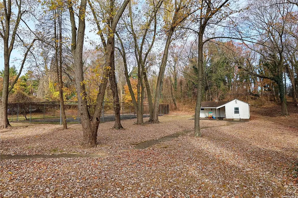 20 Rolling Hill Road Old Westbury NY 11568