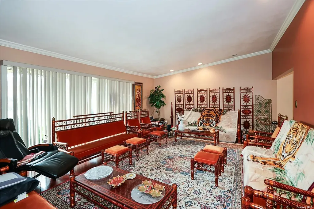 20 Rolling Hill Road Old Westbury NY 11568