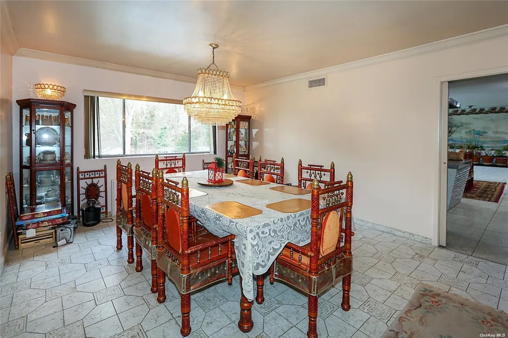 20 Rolling Hill Road Old Westbury NY 11568