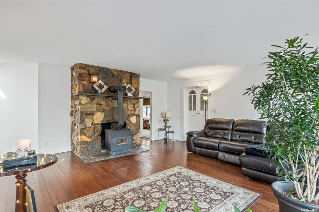17 Overhill Road Shoreham NY 11786