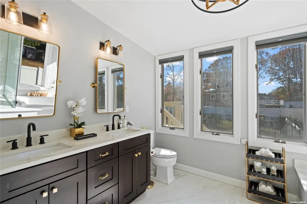 22 Ronde Drive Commack NY 11725