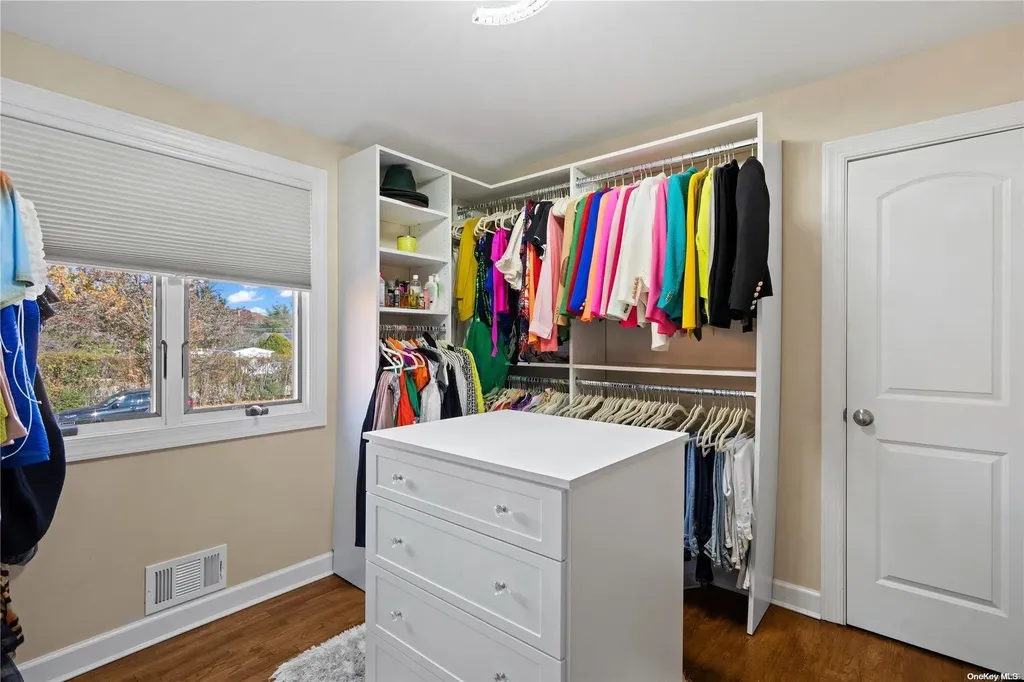 22 Ronde Drive Commack NY 11725
