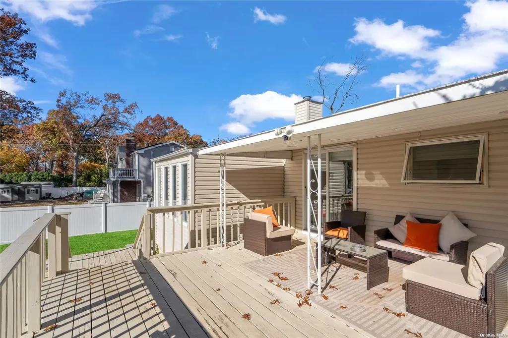 22 Ronde Drive Commack NY 11725