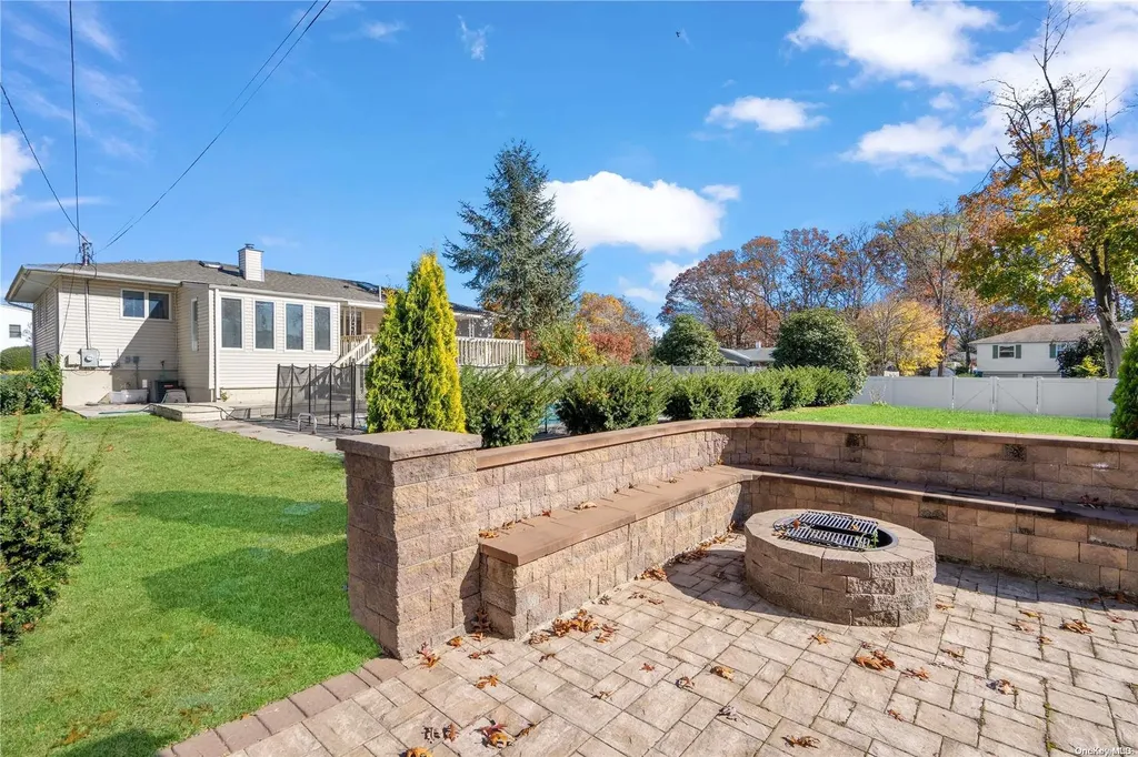 22 Ronde Drive Commack NY 11725