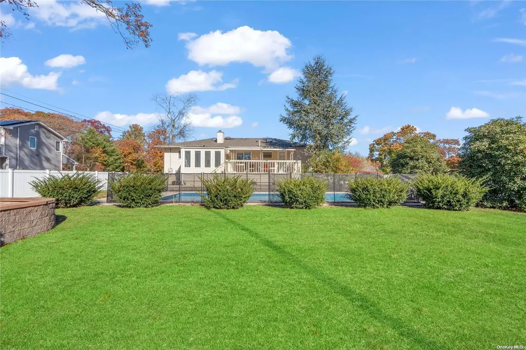 22 Ronde Drive Commack NY 11725