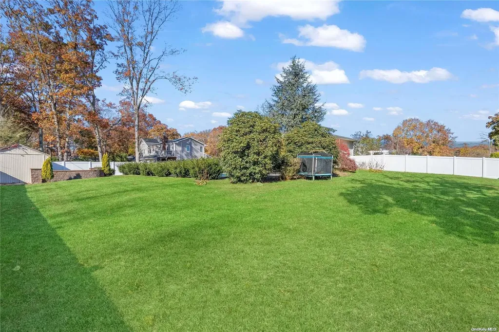 22 Ronde Drive Commack NY 11725