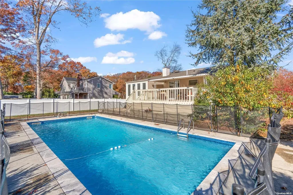 22 Ronde Drive Commack NY 11725